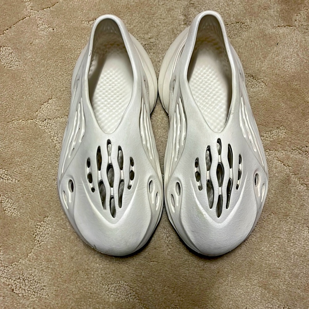 YEEZY foam runner